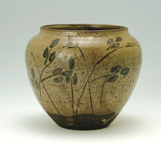 鉄絵萩文壺（絵唐津）