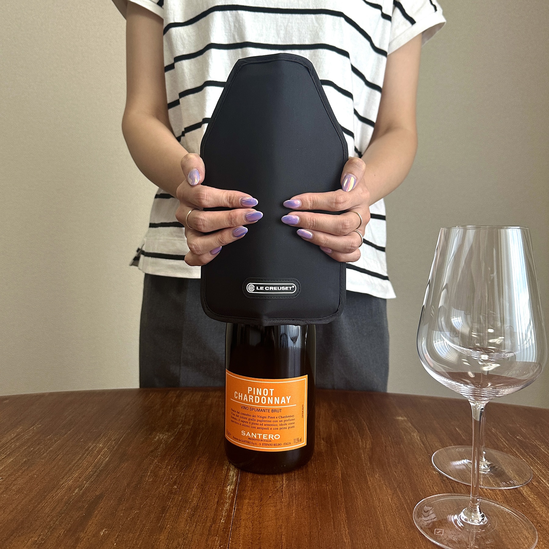 ボトルに被せる氷不要のワインクーラー ル・クルーゼ ブラック