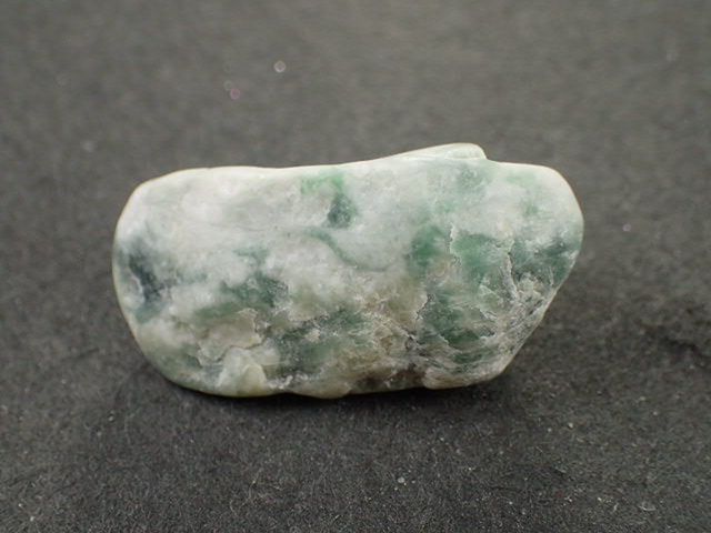 最高品質ヒスイ輝石(Jadeite) 新潟県糸魚川市青梅町 産 ｜石の販売専門