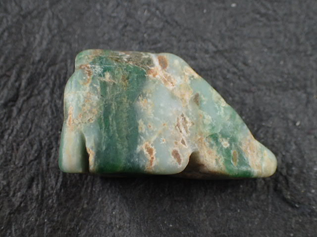 最高品質糸魚川翡翠 新潟県糸魚川市入りコン沢 産 ｜石の販売専門店