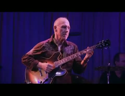 Larry Carlton - Room 335 - live in Japan 2010 - Veojam video