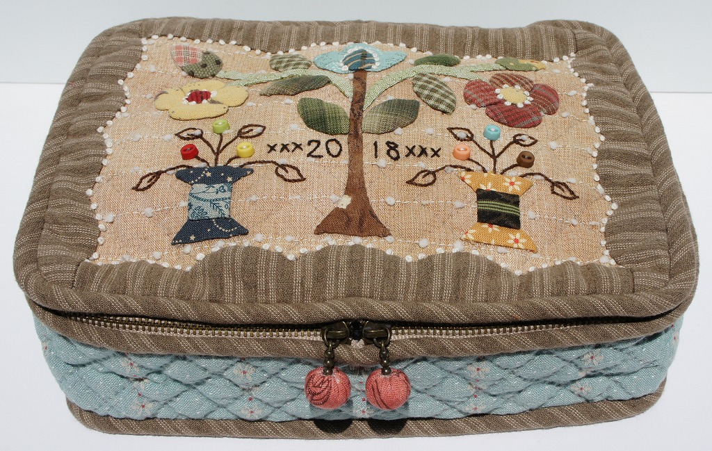 ソーイングボックス（フラワー） - 柴田明美アメリカンパッチワーク