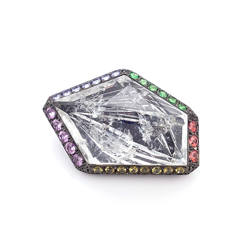 クリア&マルチカラーのスタイリッシュブローチ – 柳澤商会 ジュエリー