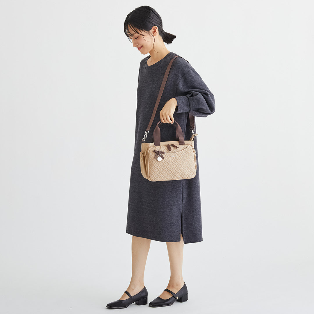 ZAZA キルトリボン猫チャーム付き2wayハンドバッグ EL7186