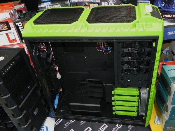 ASCII.jp：CMとTTからNVIDIAカラーの限定PCケースが同時発売！