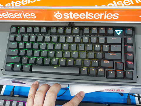 ラピッドトリガー対応のゲーミングキーボード「ATK 75」「ATK 68」が