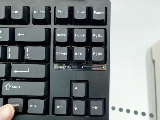 金属筐体でテンキーレスなラピトリ対応キーボード「MorkBlade BOLD 87