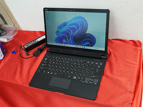 13.3インチWindowsタブレット「ARROWS Tab Q739/AE」が12,800円！第8