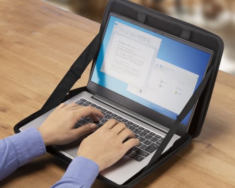 開いてそのまま使えるハードシェルノートPCケース、サンワサプライが