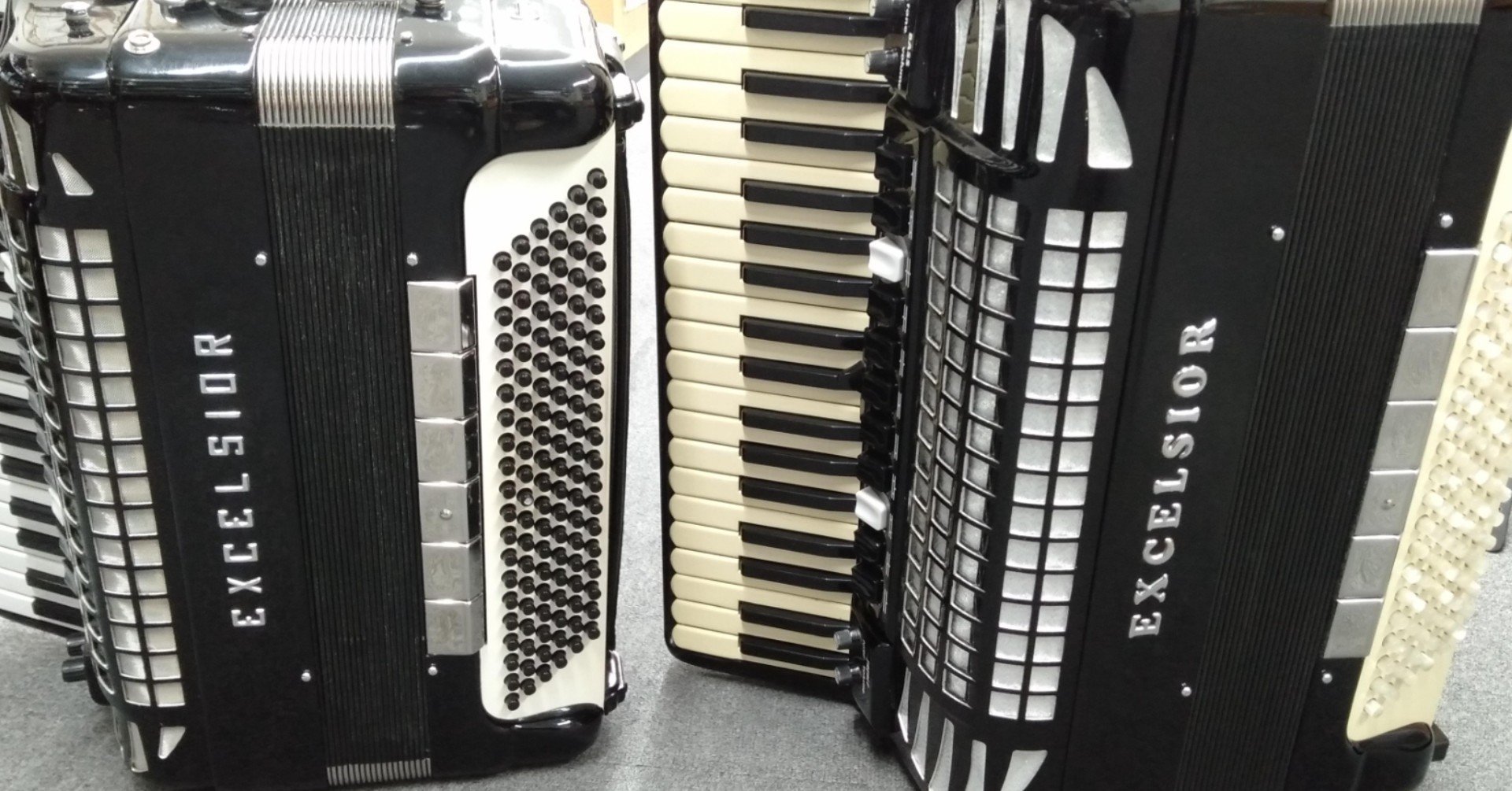 エキセルシァーの型番について～300番台と400番台の違い