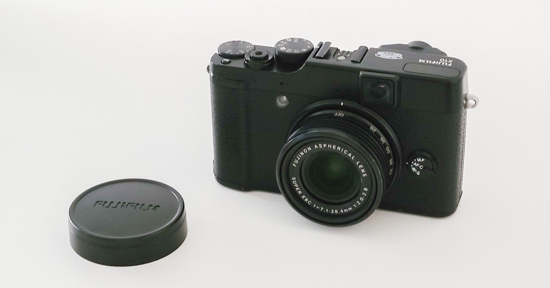 いまさらですが、FUJIFILMのコンデジX10をお迎え。｜©︎Reo Kobayashi