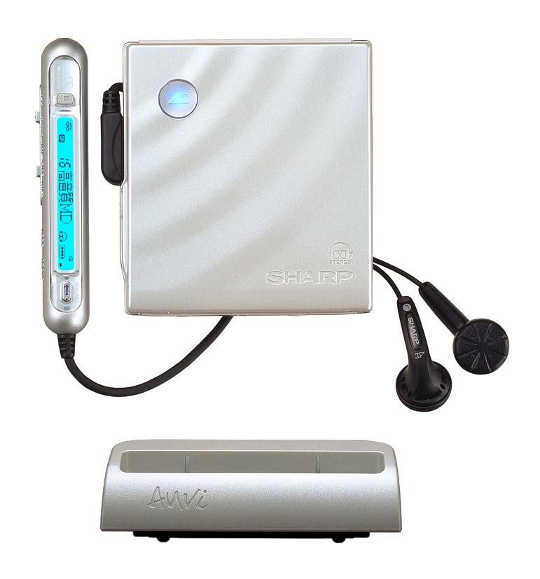 シャープ、新開発1ビットアンプ搭載のポータブルMDプレーヤー