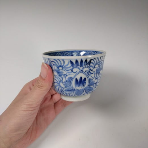 線描 湯呑 伊万里 染付 花紋 唐草文 生活骨董 日々の器 日本の古いもの