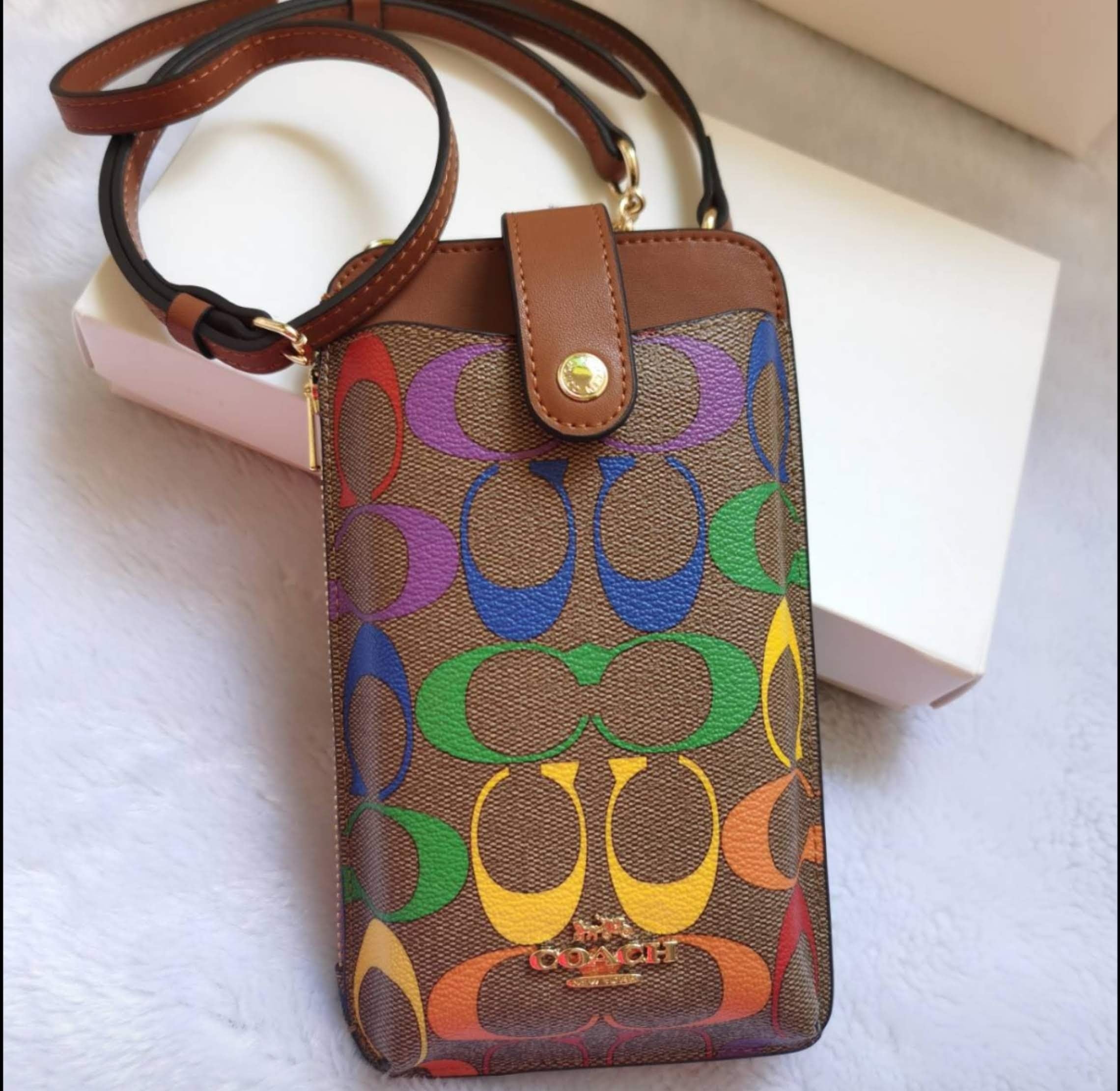 COACH コーチ スマホショルダー レインボー シグネチャー | francore