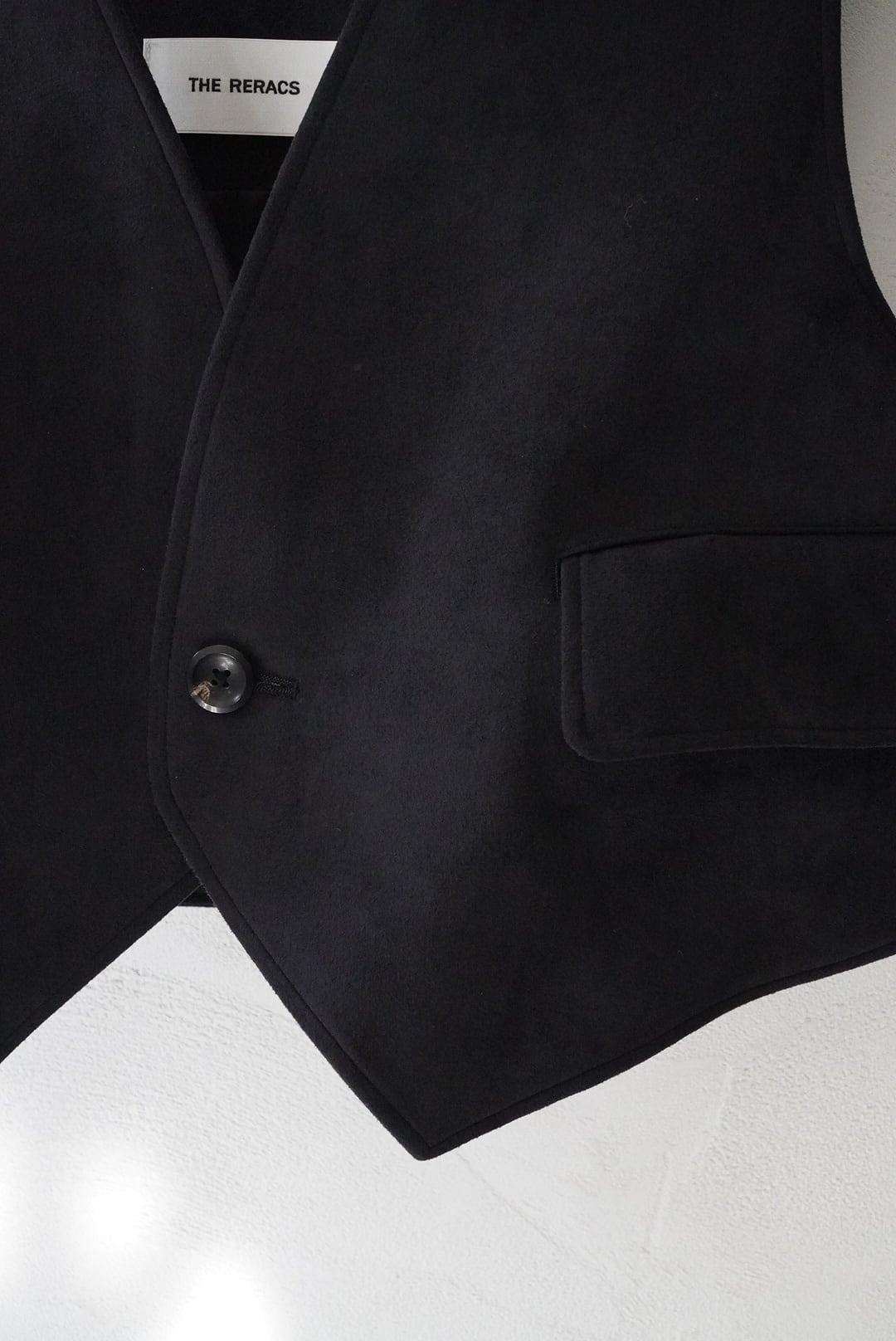 THE RERACS / バックVネックベスト (black) | LA VILLA ROUGE