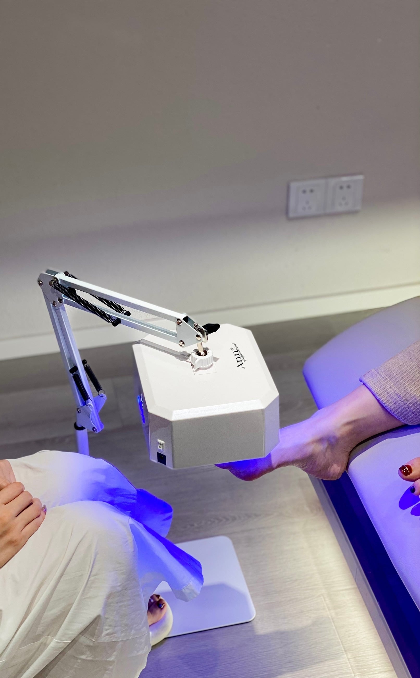 フットLED＆UVライト デミルナ【専用ポール付】#65102 | プラスディー