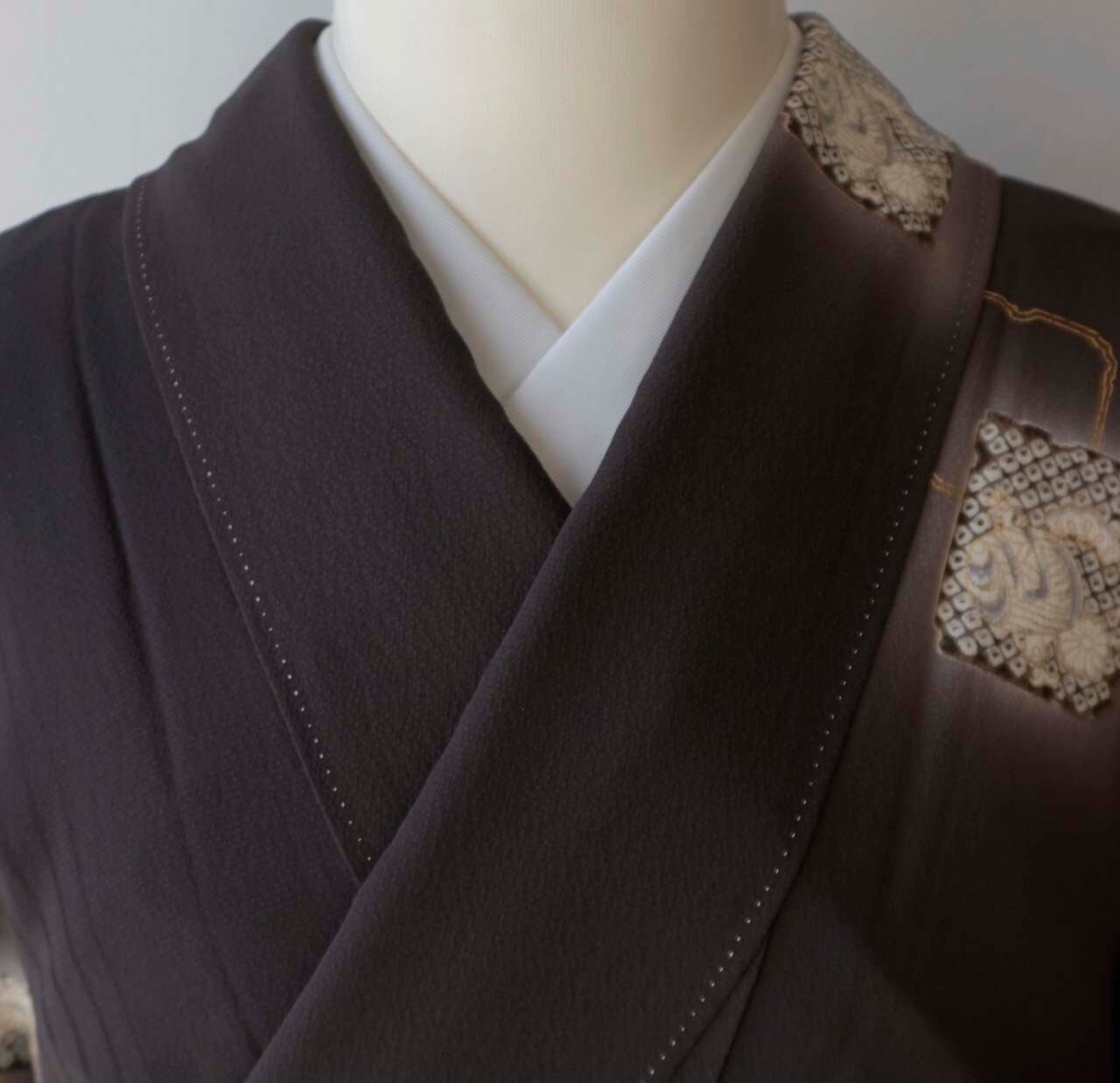 袷】鉄黒地 疋田絞り文に様々な文様 小紋 | 大山キモノ・ちぇらうなぼるた