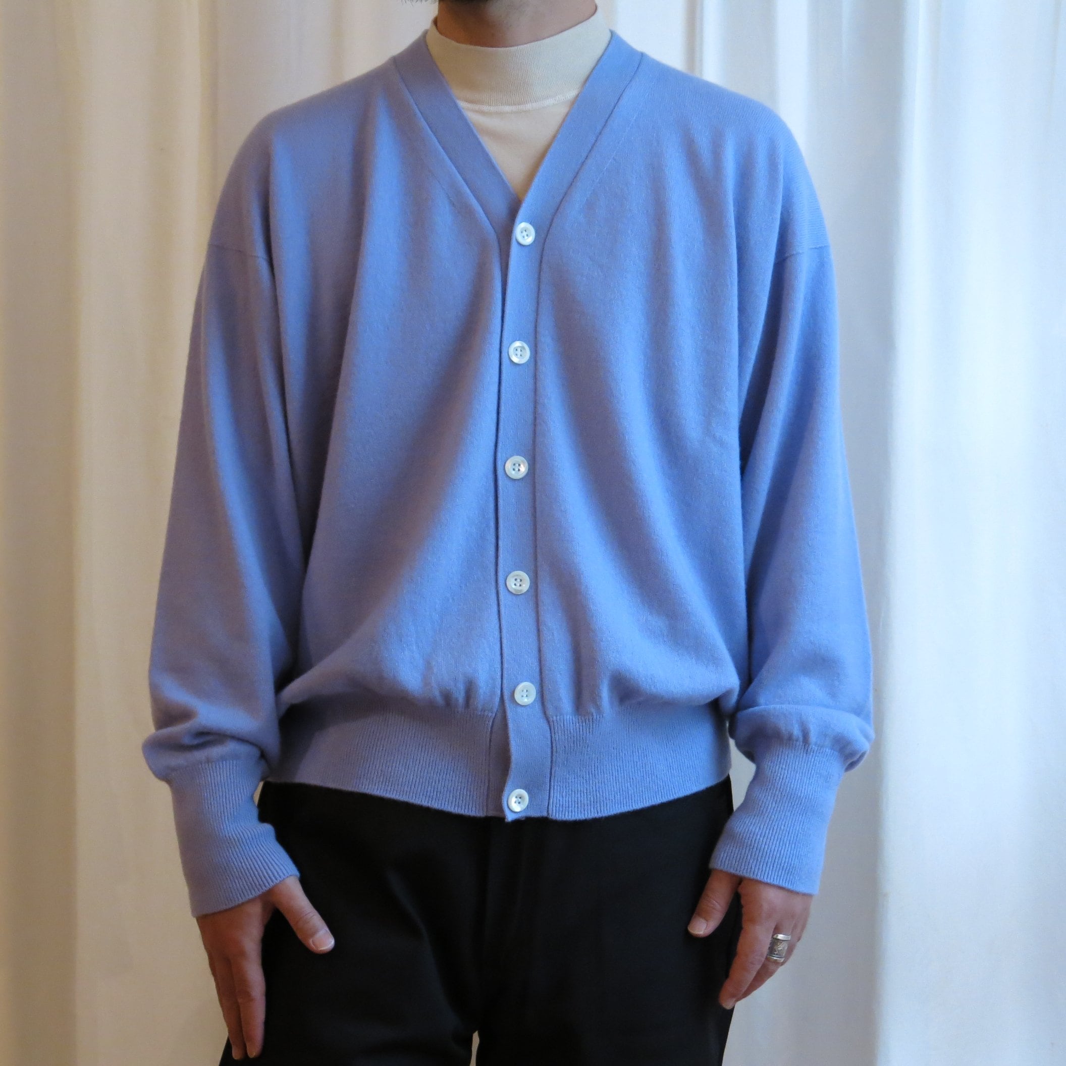 Olde H & Daughter / AGED CASHMERE V NECK CARDIGAN / SERENITY BLUE