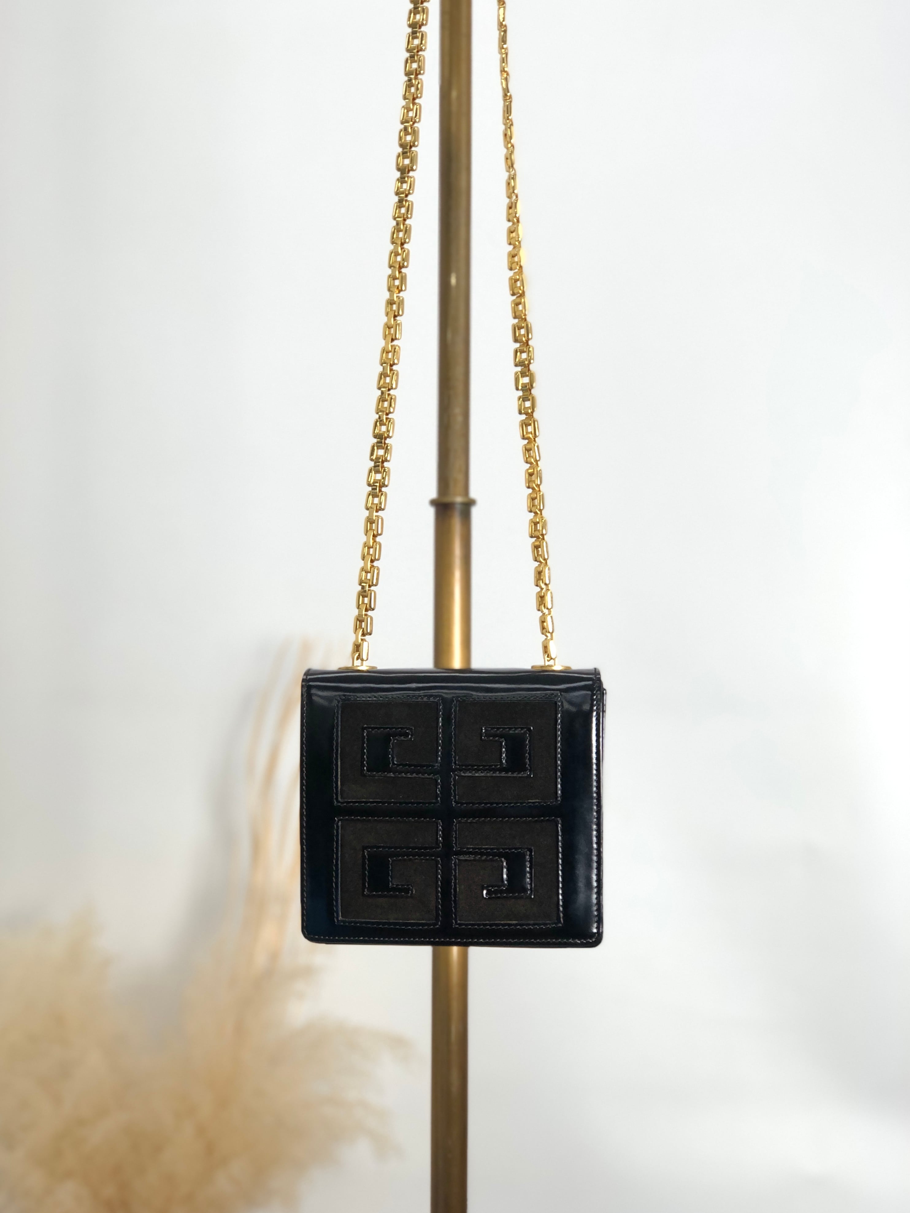 GIVENCHY ジバンシィ ショルダーバッグ ブラック ロゴ エナメルレザー