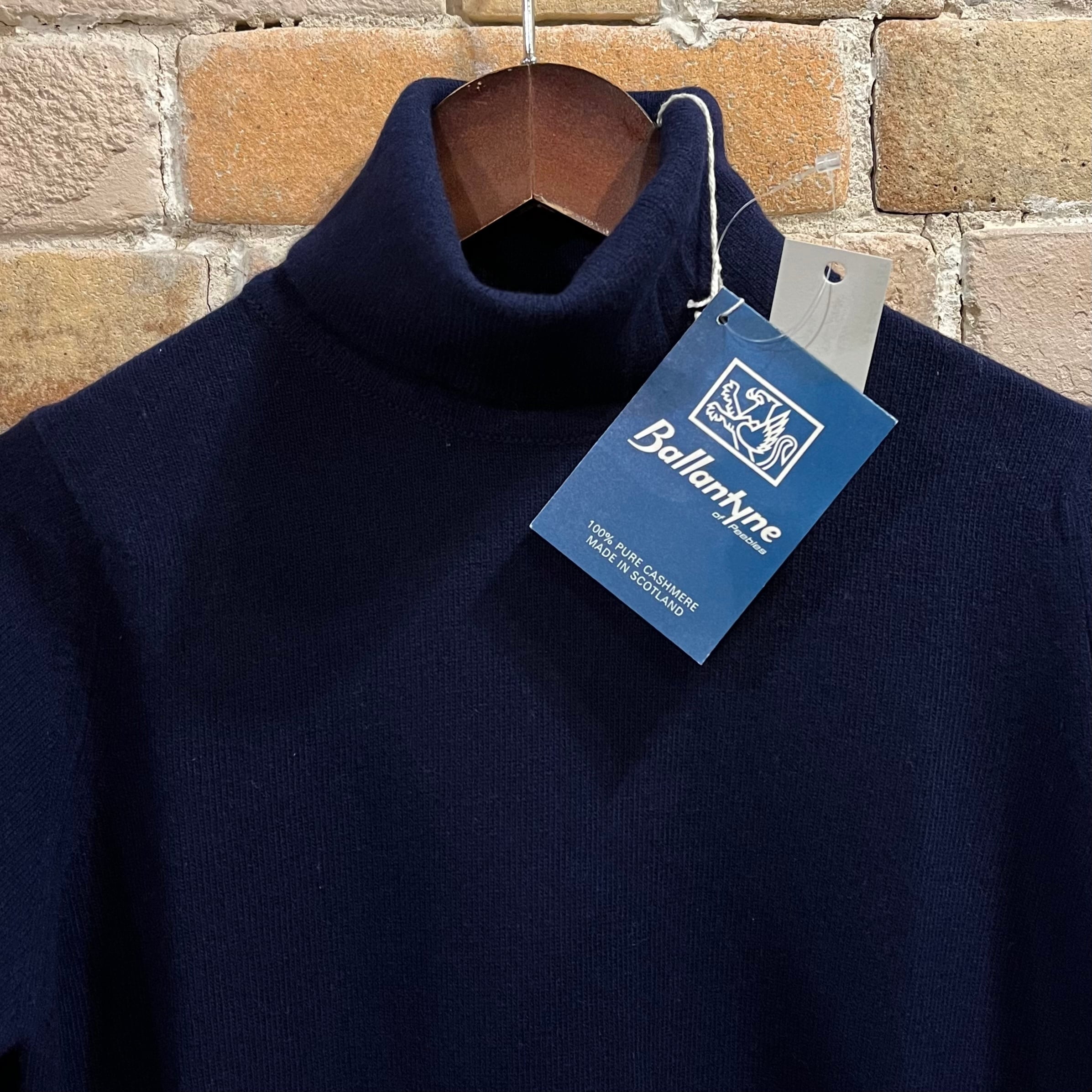 ballantyne ladies “dead stock” cashmere turtle neck navy