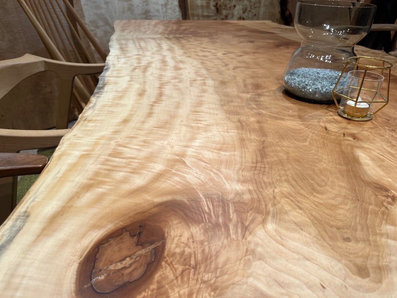 栃（トチ） 全面杢 一枚板 2500×850-980-1060×50 221352 | 千年家具