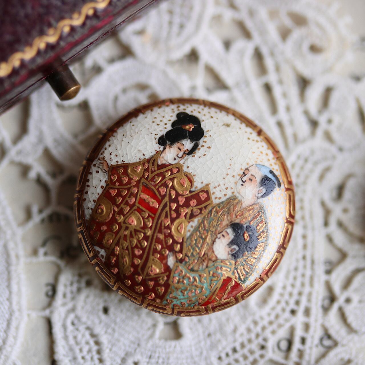ご売約済み】小さな薩摩ボタン 人物図 本家薩摩 明治期 里帰り品