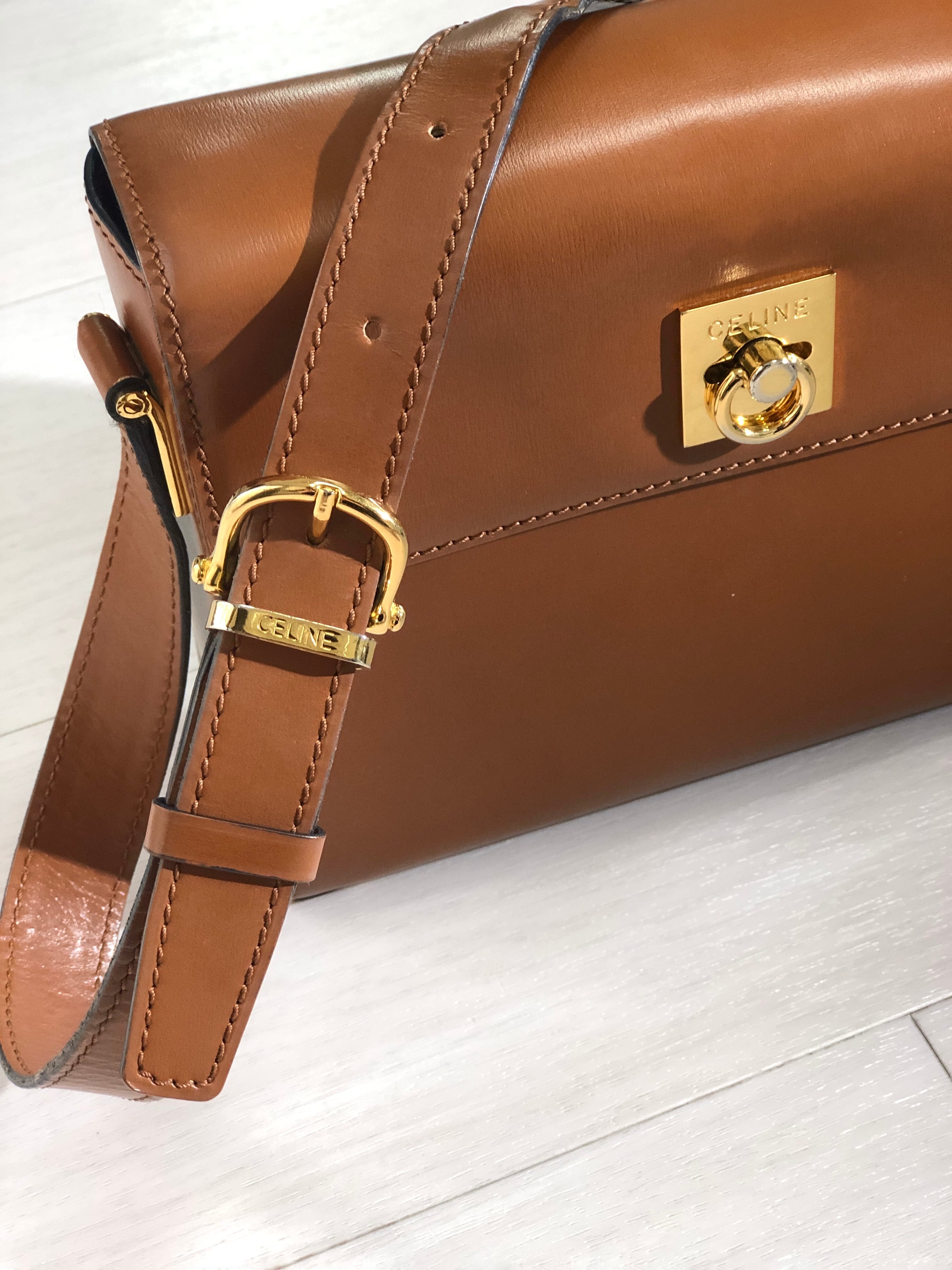 CELINE セリーヌ ロゴ ガンチーニ レザー ボックス クロスボディ