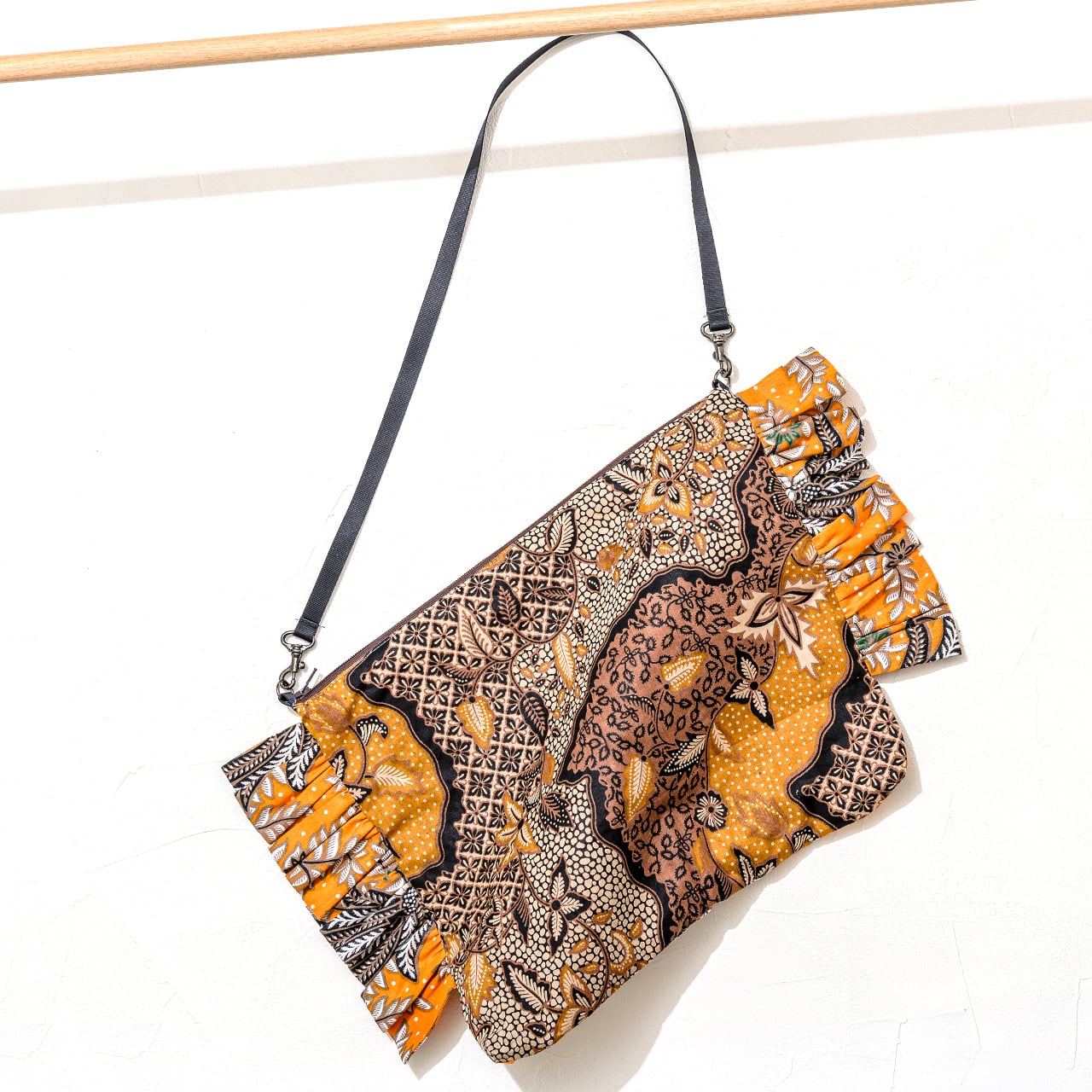 インドネシアバティックzip ショルダーバッグ | lalasenorita