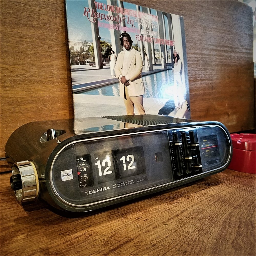 スペースエイジ 東芝2バンドラジオ付きパタパタ時計 | 旧式生活雑貨店