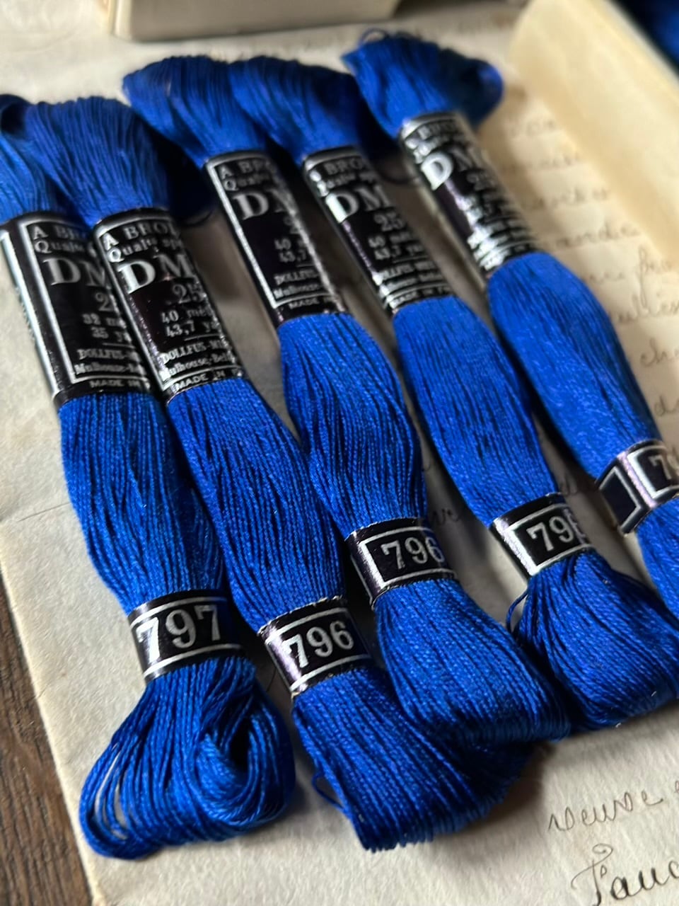 DMC 青色 糸巻き入り紙箱 | Brocante de La Cocotte （フランス