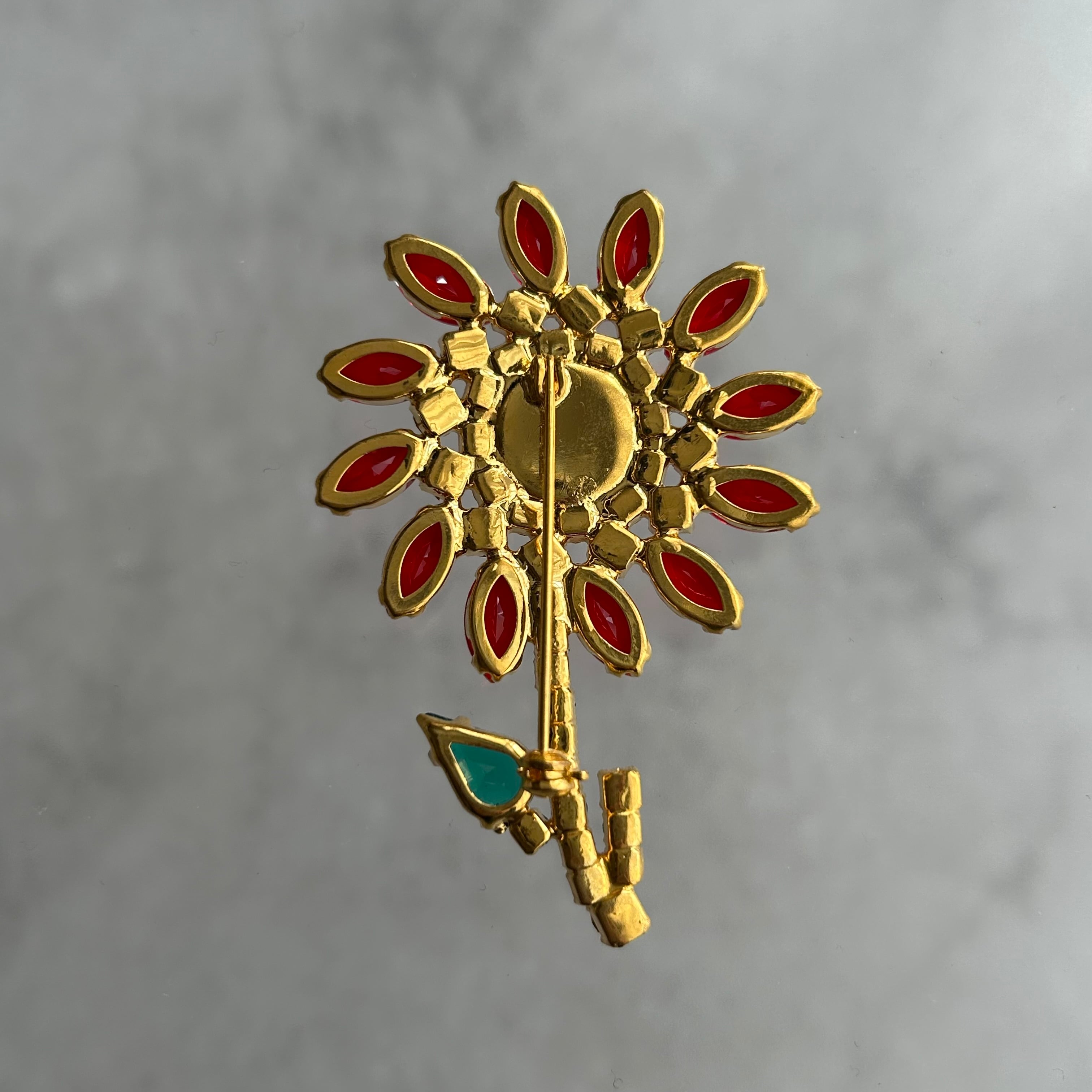 ラインストーン】ブローチ（ひなぎく × レッド） | ボヘミア吉祥寺