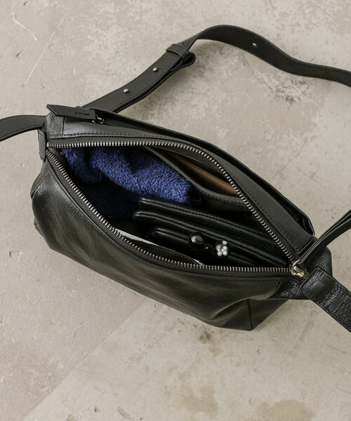 ear PAPILLONNER（イアパピヨネ）の「《本革/220g》ボックスショルダー