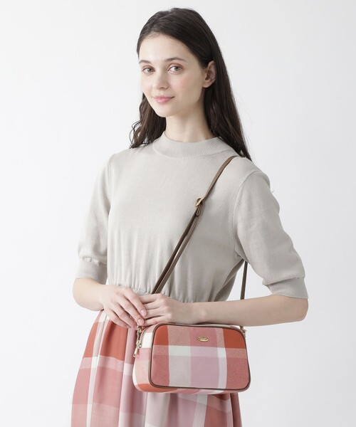 BLUE LABEL CRESTBRIDGE（ブルーレーベルクレストブリッジ）の