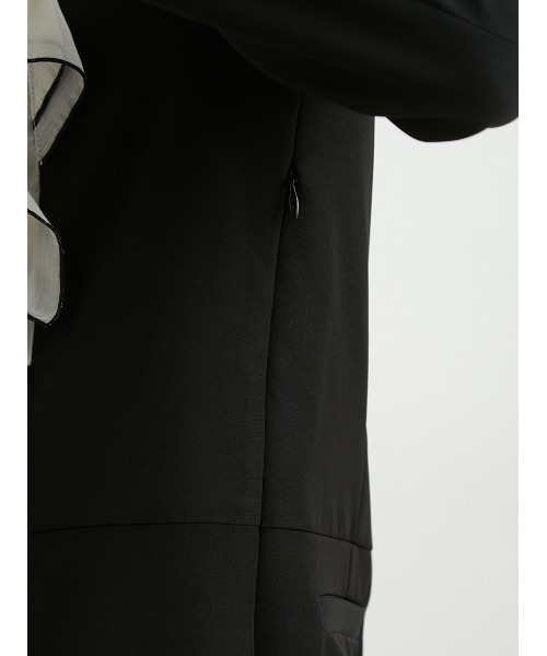 LILY BROWN（リリーブラウン）の「フロントフリルミニドレス