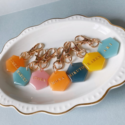 名入れ】全50色❤両面文字入れOK【六角形名入れチャーム】レジン