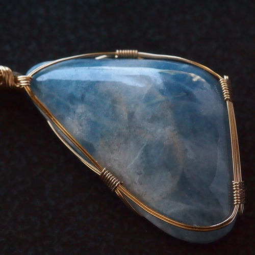 糸魚川産コン沢青翡翠の女神巻き®ペンダントトップ ペンダントトップ