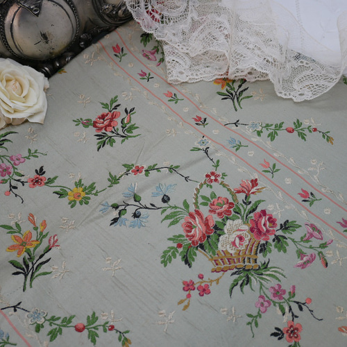 フランスアンティークGROS DE TOURS サンプル刺繍シルククロス 生地