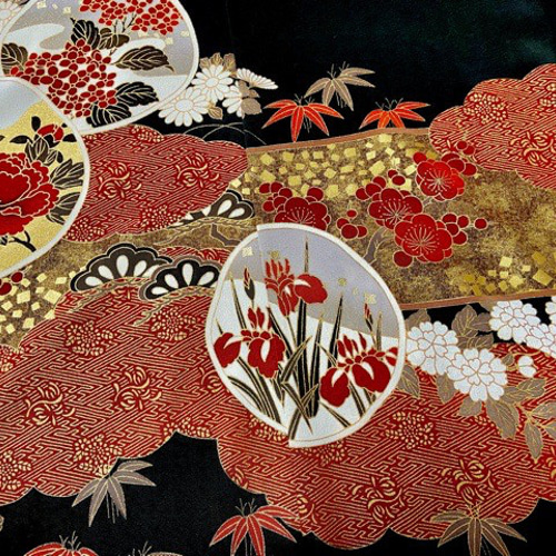 駒刺繍 大輪の花 黒留袖ドレス ケープスリーブ 着物リメイク