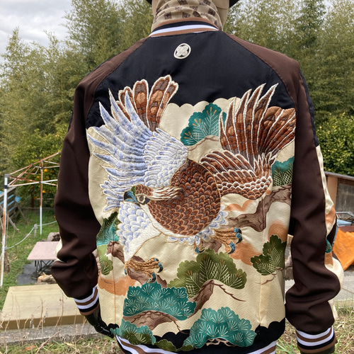 着物リメイクスカジャン リバーシブル 鷹の刺繍 横振り刺繍 産着