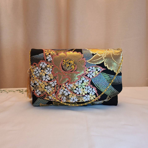 Creema SPRINGS 】刺繍入黒金青モダン花模様シルク着物帯の2ways