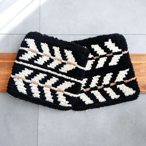 手織りの椅子敷き ノッティング織 民芸 カーペット・絨毯・ラグ