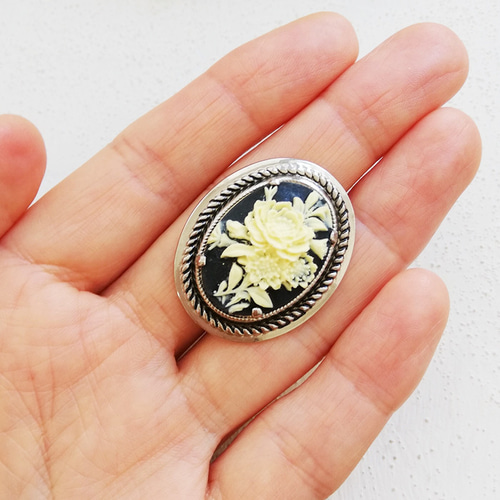 ヴィンテージスタイル フラワー カメオ ブラック オーバル ブローチ