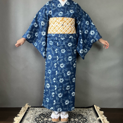 絞り風藍色花柄着物 着物 花鹿 kajika 通販 19657332｜Creema(クリーマ