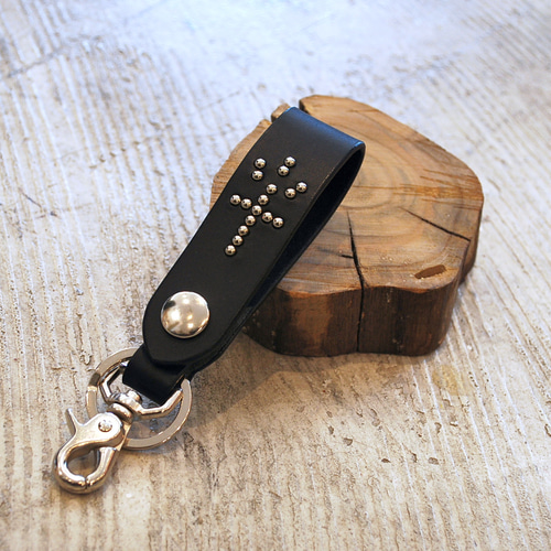 クロススタッズベルトループ／ キーホルダー/ レザー / プレゼント