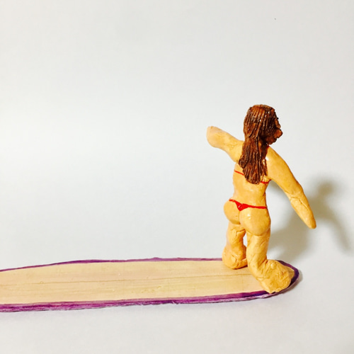 紙粘土オブジェ サーフガールズ 04 その他インテリア雑貨 エシモ 通販