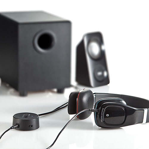 2.1chスピーカー（サブウーファー搭載・最大14W出力・手元