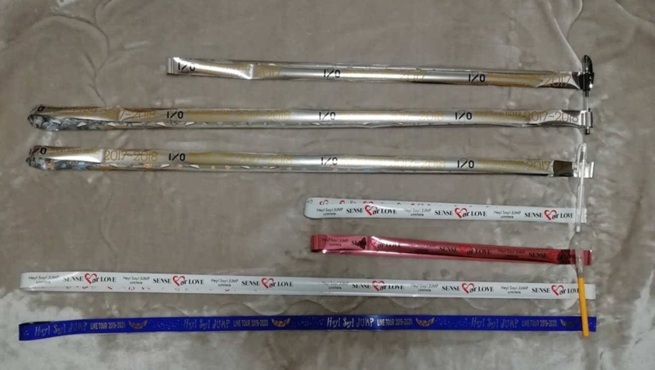 銀テープ一本の長さとロゴの数をただ測ってみる - ごはんとみそしる