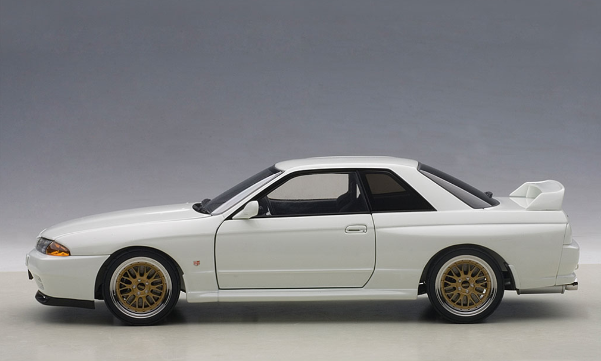 1/18 AUTOart Nissan Skyline GT-R GTR (R32) V-SPEC II Tuned Version