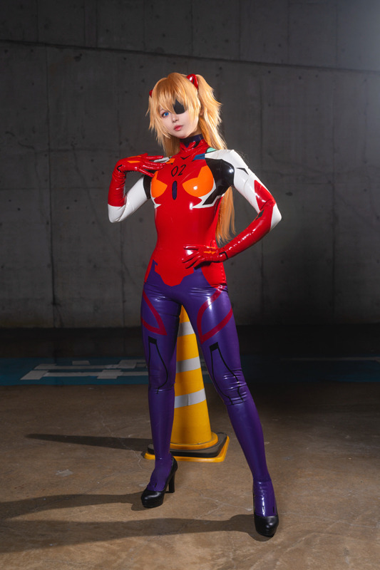 コスプレ】「エヴァンゲリオン」アスカのプラグスーツ姿が