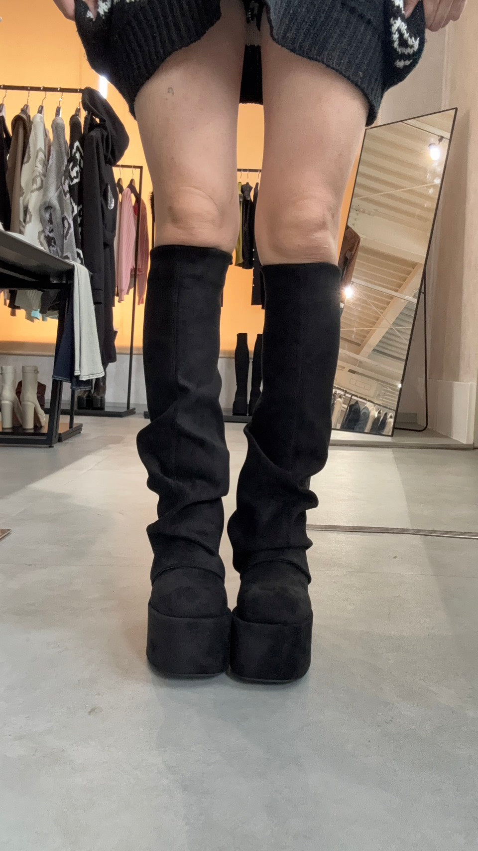 EMODA ルーズフレアカバーフィットブーツ – CROCHU